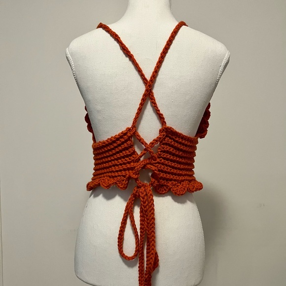 Scallop Crop Top - Picture 2 of 4